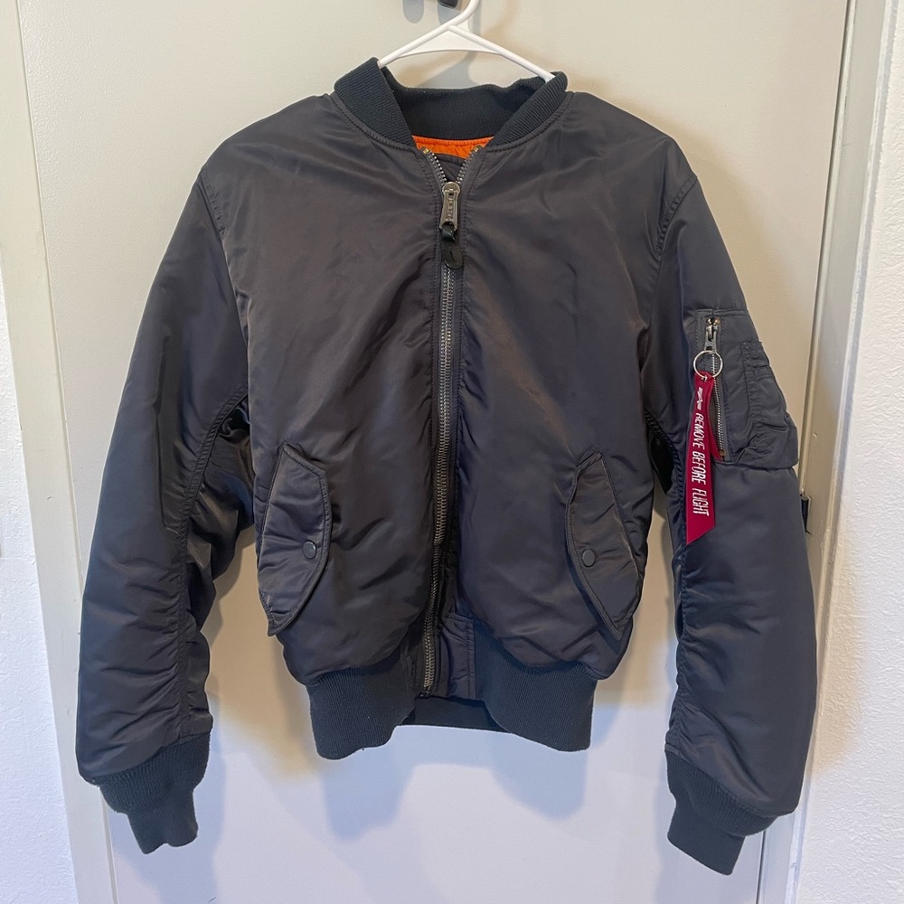 Alpha industries MA-1 size small. Like new